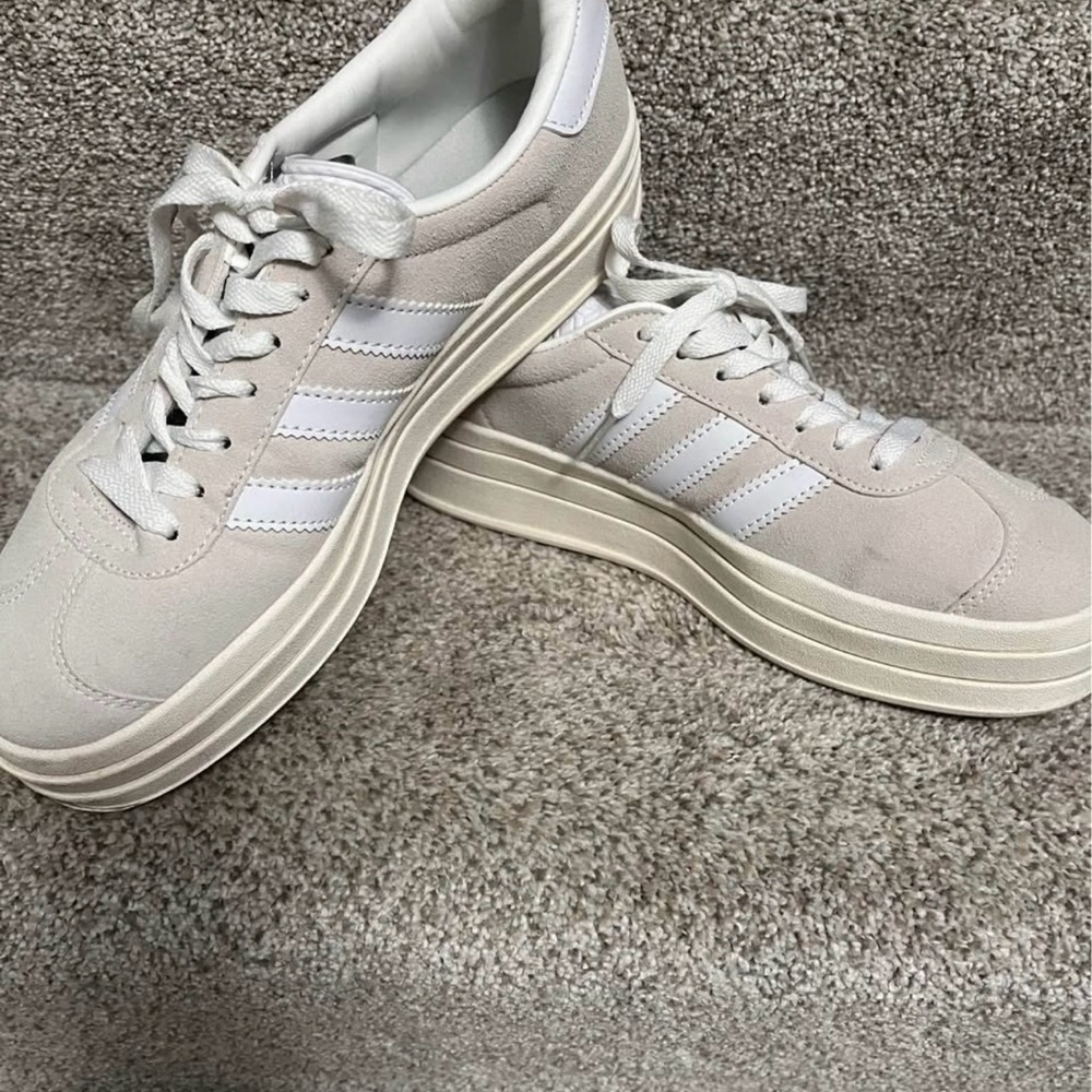 Adidas Women's Off-White Sneakers